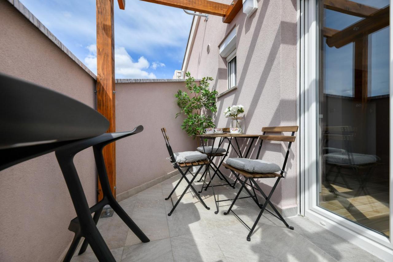 Modern Holiday Apartment "Libra" With Swimming Pool Posedarje Exterior photo